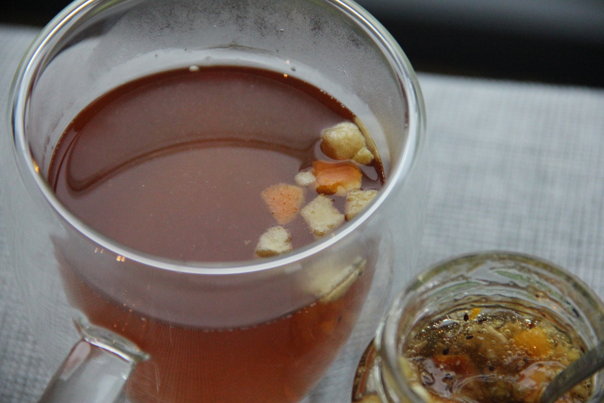 Miodowy bursztyn idealny do jesiennej herbaty