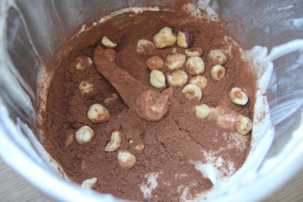 Miksowanie orzechów z kakao w Thermomixie